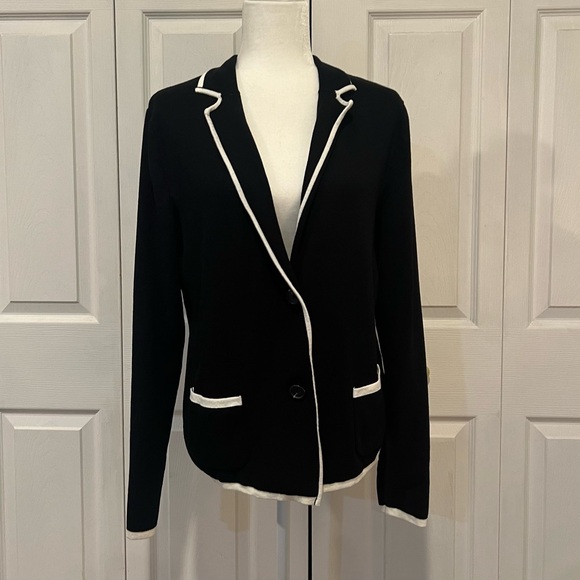 Jones New York Tops - ☂️☂️☂️ Jones New York Collection Black and White Button Front Knit Top - Large